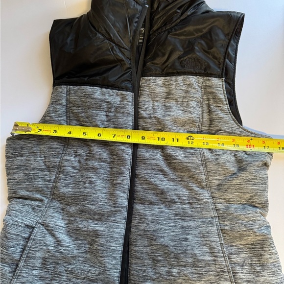 The North Face Women's Gray and Black Vest size M - Picture 8 of 9